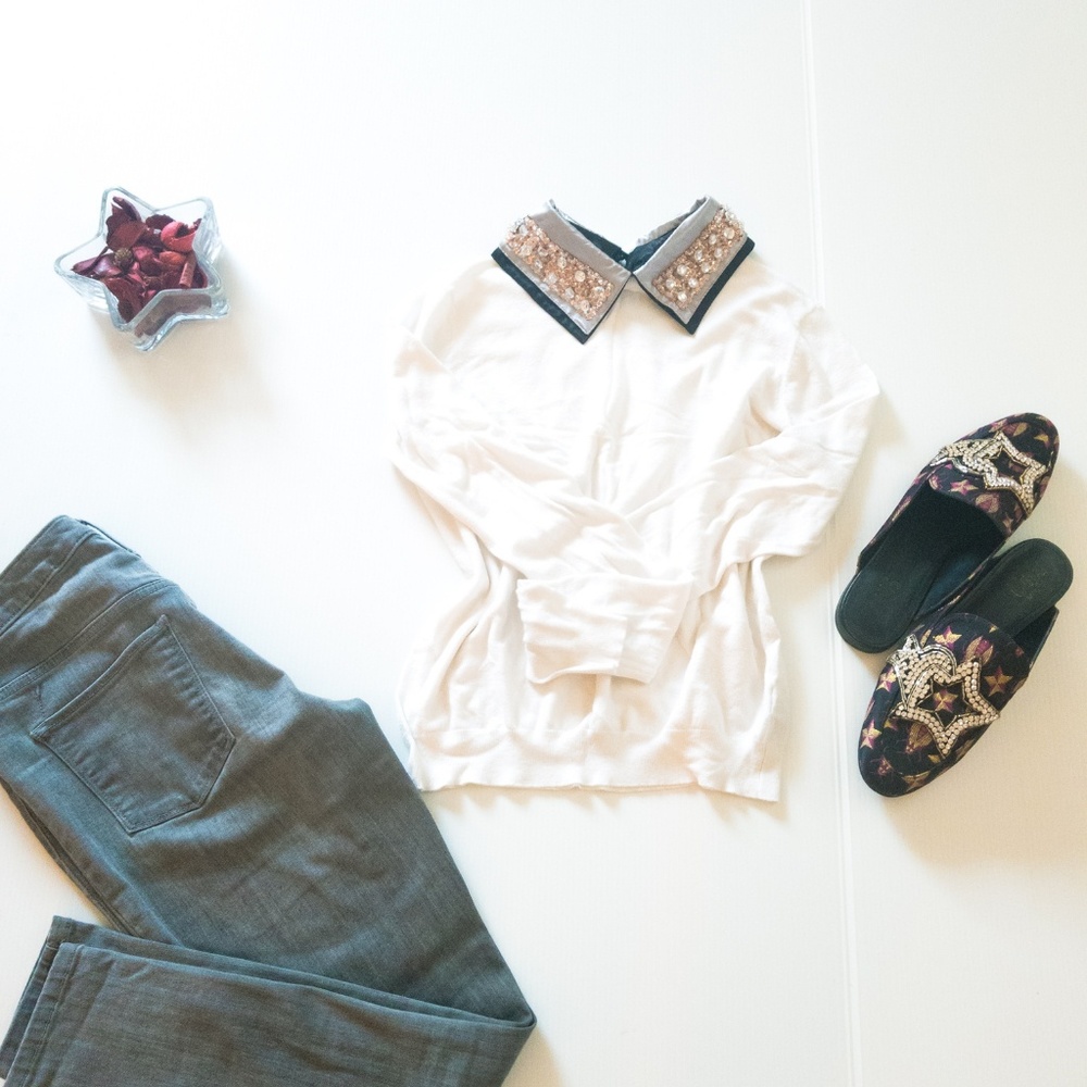 Jewels collar Nicole Miller sweater